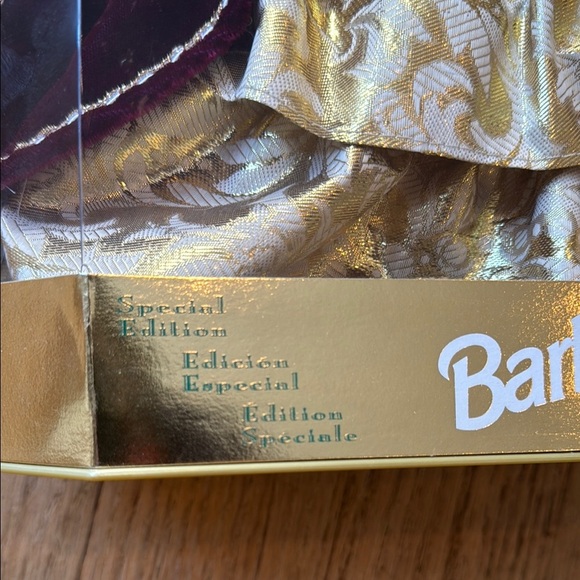 1996 Holiday Barbie, new in box - Picture 2 of 12